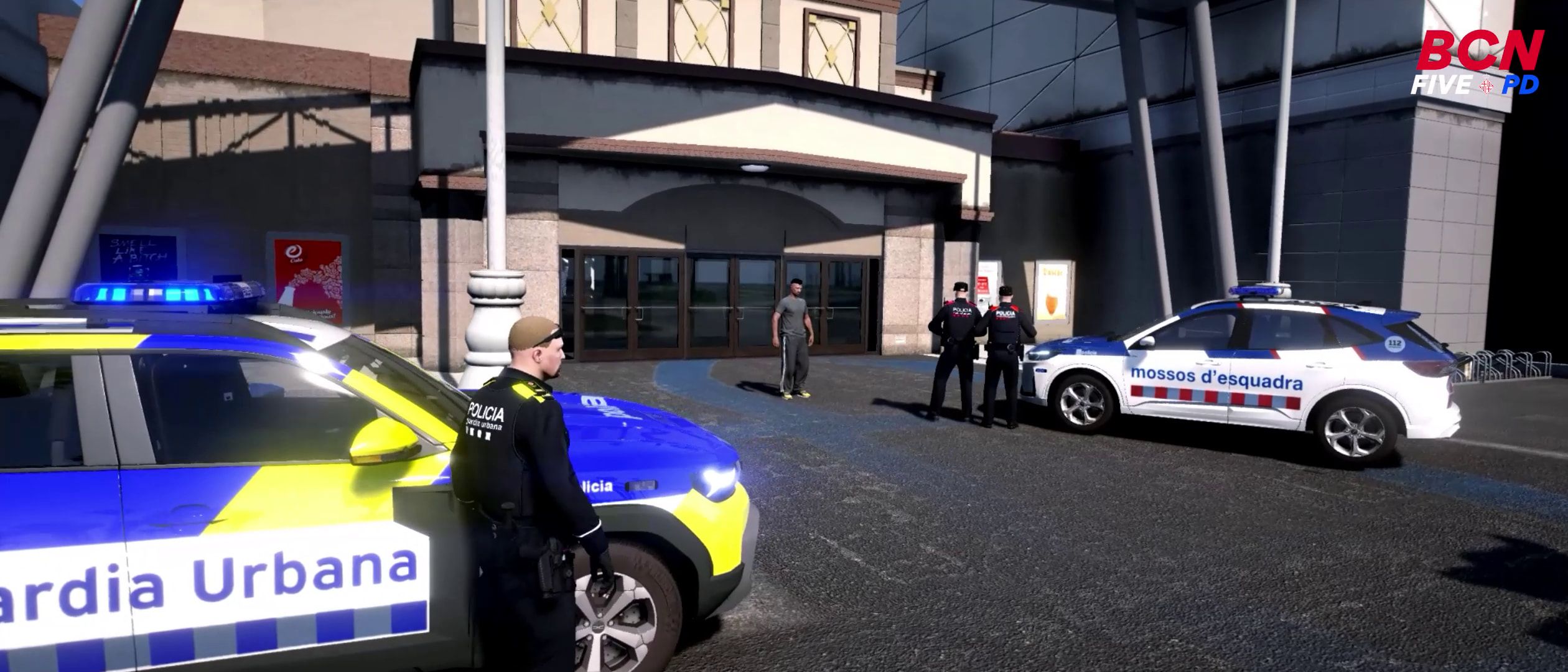 Agentes de la Guàrdia Urbana y Mossos d’Esquadra trabajando juntos frente a un edificio