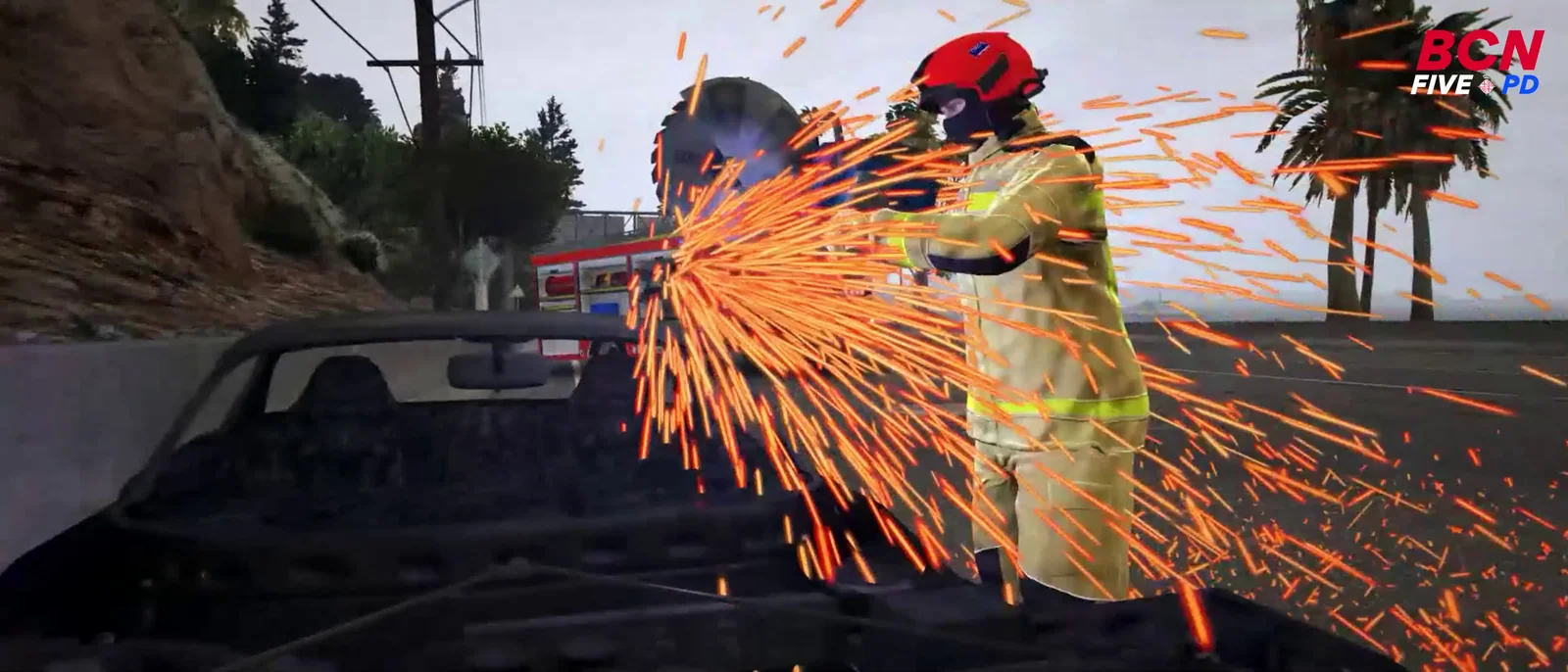 Bombero excarcelando un vehículo entre chispas