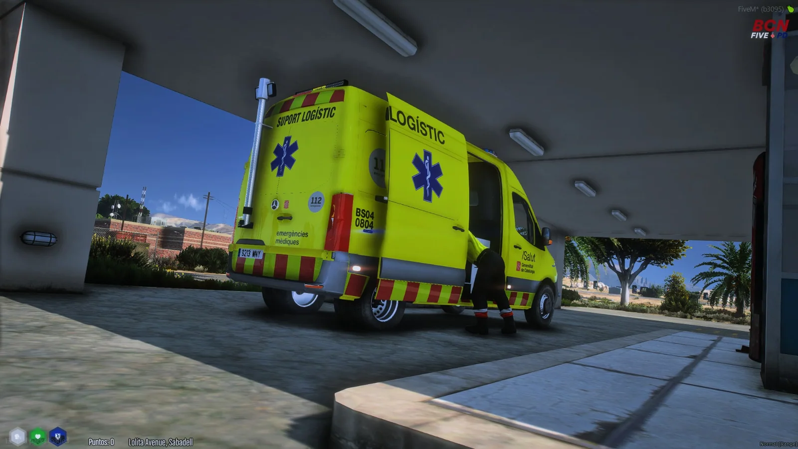 Ambulancia del SEM a la salida de la base de Sabadell