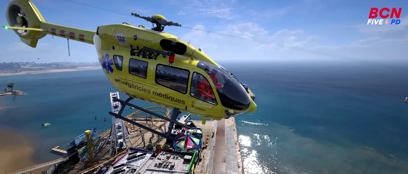 Helicóptero sanitario sobre la costa